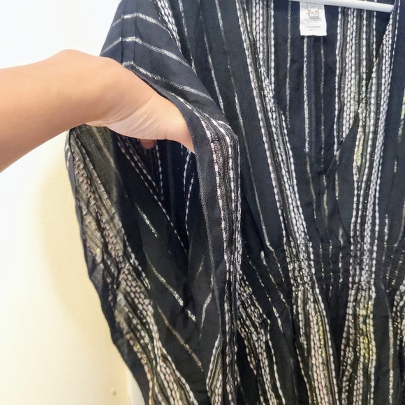 Becca Black Radiance Woven Tunic Size M - Picture 9 of 15